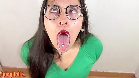 Amazing Drool Fetish And Naughty Cumplay Brushing Her Theet