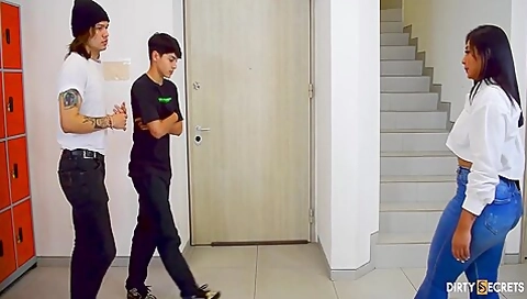 Real Estate Agent Fucks A Client While Showing A House 27 Min